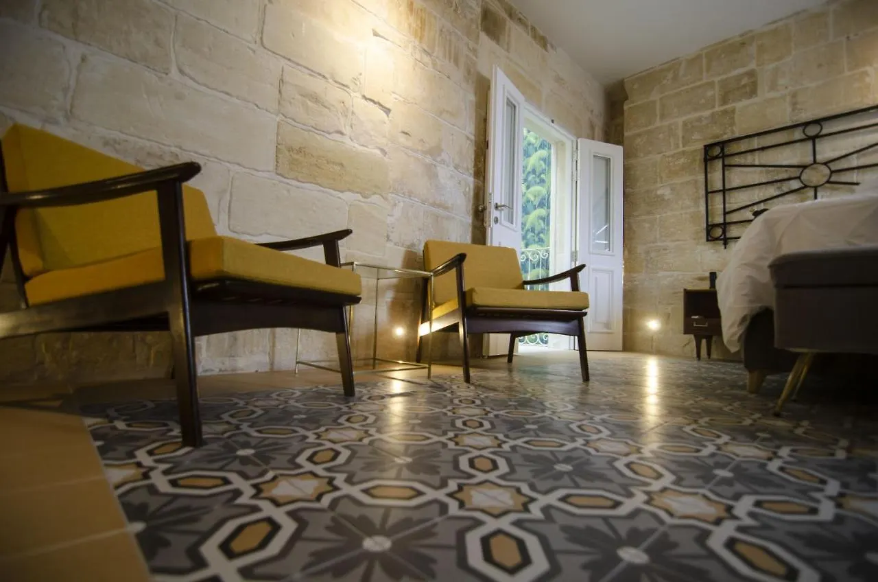 Senglea Suites 0*,